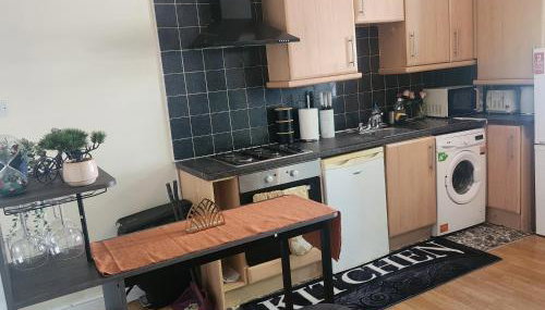 Tettenhall Road Retreat - Modern Apartment - Foto 4, stove, toaster, minibar