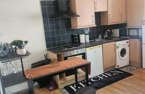 Tettenhall Road Retreat - Modern Apartment - Photo 4