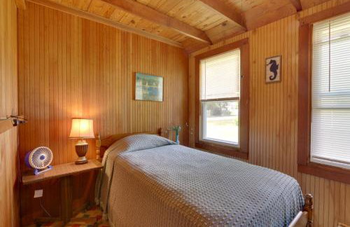 Grandmas Cottage with Sunroom Walk to Beach - Foto 18