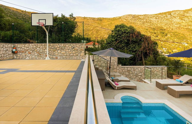 Holiday Home with Private heated Pool, Sea view & Basketball Court - Foto 22