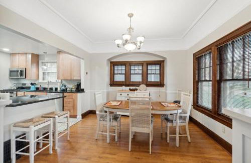 Exclusive Ottawa Hills Private Home, Garage, WD, Gourmet Equipped kitchen, Netflix - Foto 11