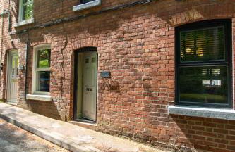 NEW Refurbished Cottage near Alton Towers Sleeps 6 Ashbourne Peak District Derbyshire - Foto 2