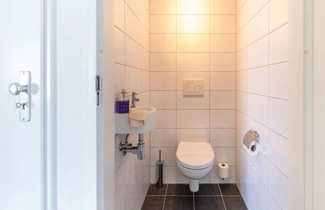 Luxe Stay With Sauna & Garden - Photo 16