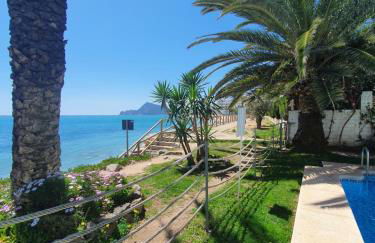 SOLETE - Apartamento con vistas, acceso directo al mar, piscina y parking by Redi - Photo 2