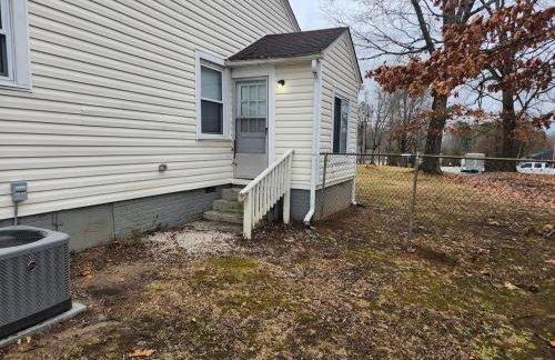 Serenity on over an acre easy access to 311 and HPU - Foto 17