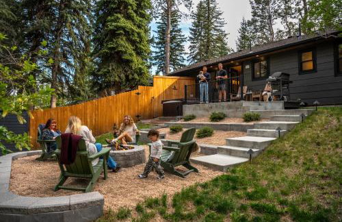 Riverside Luxury Cabin with Hot Tub, Fire Pit, Patio, by Forest & Peak Retreats - Foto 7