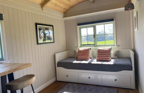 The Witterings Shepherds’ Hut - Foto 3