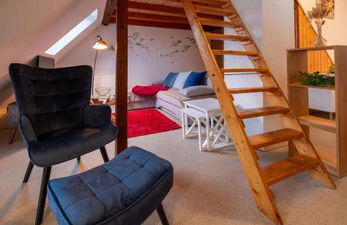 Charmantes 1-Zimmer Loft - Parkplatz - Bushaltestelle - Foto 1