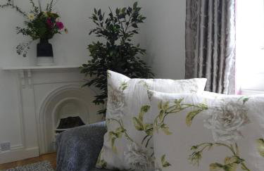 Welcome to Hazelwood, The Mount Somerton Apartment - modern and fully equipped, Private off-street parking, Near Glastonbury Tor, The spectacular Wells Cathedral, Stourhead, Sherborne Abbey, Millfield School, Clark's Village - Foto 36