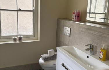 Tenby Victorian Villa with parking, pets allowed - Photo 9