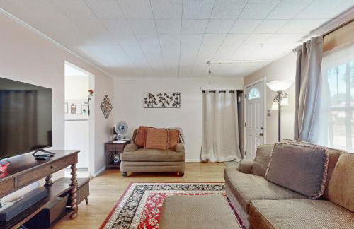 Work and Play! Home 1 Mi to Dtwn and Central Market - Foto 6