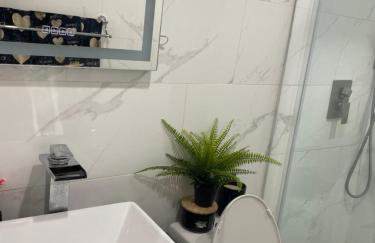 Beautiful House 7 min from Miami Airport w FREE parking - Photo 65