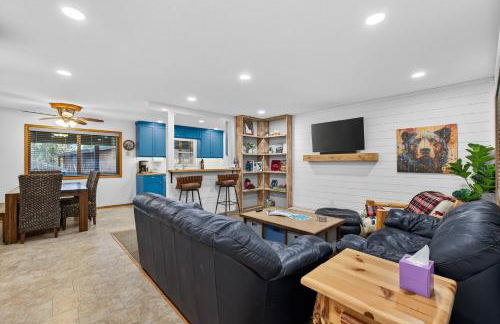 Evergreen Escape- Walk to Downtown & Boat/trailer Parking! - Foto 10