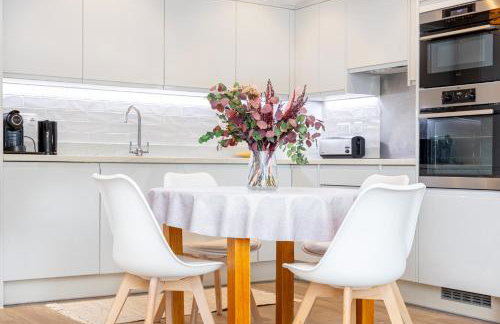 Modern New 2BR wViews & Balcony in Wandsworth - Foto 25