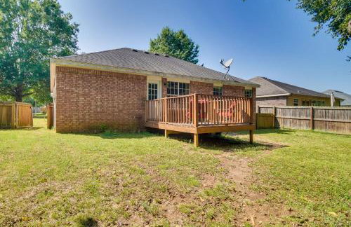 Charming Arkansas Retreat with Deck, Near Downtown! - Foto 23