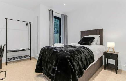 JD Apartments - Urban Retreat with Patio - Foto 8