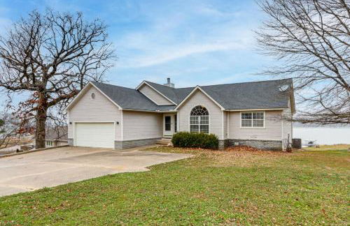 Group Friendly! Waterfront Grand Lake Home with Dock - Foto 1