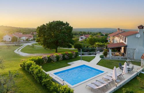 Casa Ivanovac with pool and large front yard - Photo 1