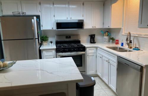 Beach access close to Walmart, Bowling,skating and Game room - Photo 21