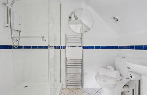 Duck Cottage - Waters Edge, Exclusive Village Location - Photo 26