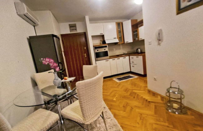 Immaculate Apartment in Center City With Parking - Photo 10