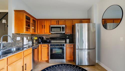 Fireside Double Kings Midtown Luxe Suite - Photo 2