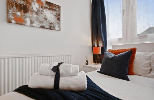 Chic 2-Bed Flat with Workspace, Balcony, Parking - Foto 11