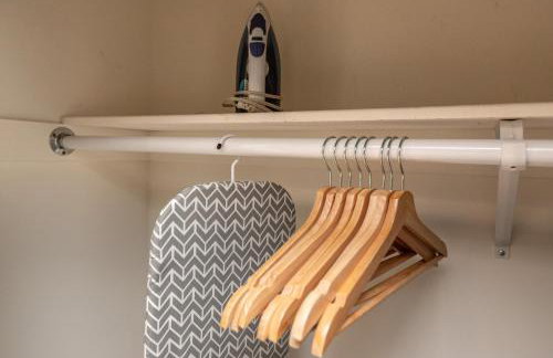 Spacious Luxury Villas in the heart of LA! Free parking and Jacuzzi - Photo 27