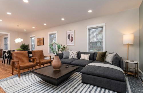 Updated Family-sized Home in Heart of Rutland, Near Slopes, EV Level 2, Hot Tub - Photo 8