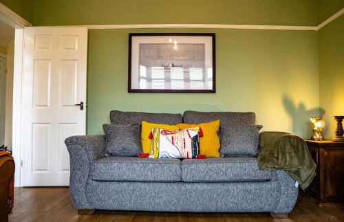 Spacious Family Home Minutes from the Beach - Foto 11