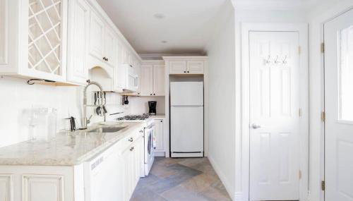 Walk to Stadiums & Downtown, Jet Tub, Historic Apt - Foto 3