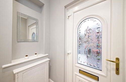 Beautiful Cozy Home With Free Parking - Foto 10