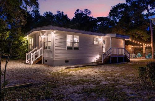 Modern Oak Island Escape 1 Mile to Long Beach! - Foto 2