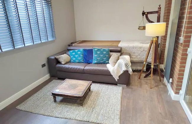 The Ayres House 2-bed Apartment in Cambridge - Photo 19