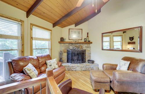 2 Mi to Skiing! Wooded Beech Mtn Retreat with Decks - Foto 9