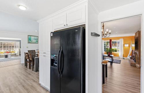 Colorful and Cozy Haven with Heated Pool - Foto 6