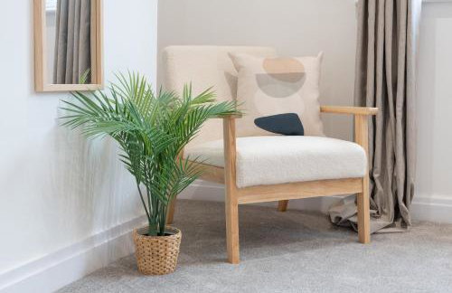 Spacious Modern 2BR - Parking - Workspace Area, Ideal for Contractors & Long Stays - NordStay - Foto 32