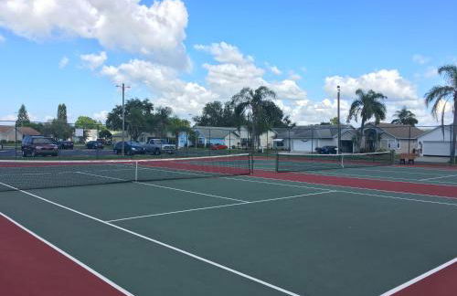 Near Beaches & IMG Academy, Mins to Downtown Oasis Villa Retreat - Photo 16