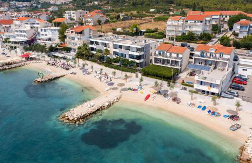 Seaside Luxury Suites - Photo 42