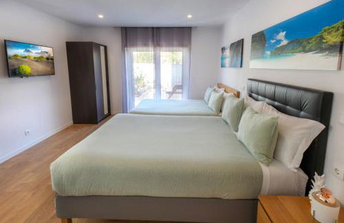 Cozy Apartment With Garden - Photo 3