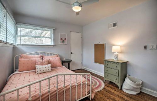 Home with Office and Yard 25 Mi to Downtown Chicago! - Foto 17