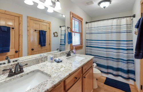 30 Mins to Boone, Fire Pit, Hot Tub, 3 porches, Dogs OK - Photo 12