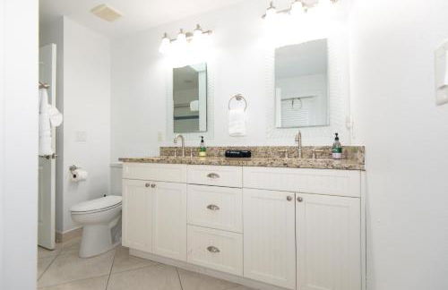 Wake Up to Waves - Oceanfront Condo - 2 BD-2BA - Foto 18