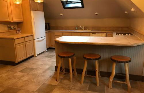 HIGHLANDS CASTLE overlooking Lake George plus 2 other CASTLES & SUITES - Foto 28