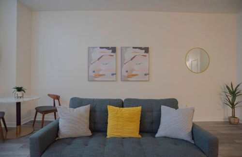 CozySuites The Block - Direct Skybridge Access #2 - Foto 6