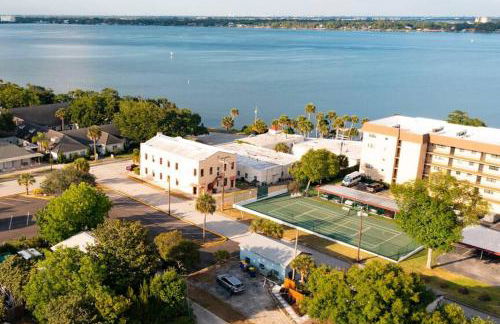 Shares Courtyard Luxury Apt - NEW! - Foto 36