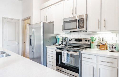 Spacious 2BR King Bed Suites Close to Downtown and Airport - Foto 30