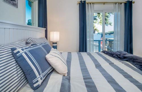 The Blue Sapphire 3BR 3BA Luxury Lakefront Home on Mineola Bay Stunning Views on Chain O Lakes - Photo 46