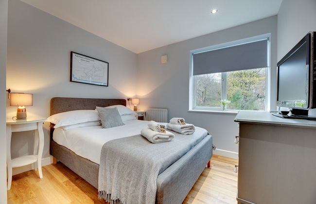 Swan Apartments - By Week2Week - Photo 3