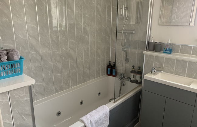 Lovely 2-bed Apartment in Wallasey, Sleeps 4 - Foto 9